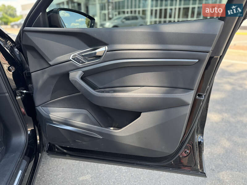 Внедорожник / Кроссовер Audi e-tron 2021 в Киеве