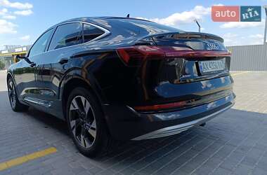 Позашляховик / Кросовер Audi e-tron 2022 в 