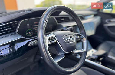 Внедорожник / Кроссовер Audi e-tron 2021 в 