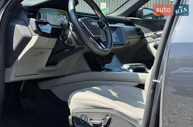 Внедорожник / Кроссовер Audi e-tron 2022 в 