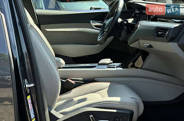 Внедорожник / Кроссовер Audi e-tron 2022 в 