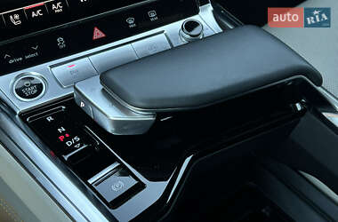Внедорожник / Кроссовер Audi e-tron 2022 в 