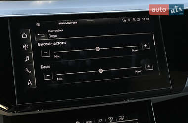 Внедорожник / Кроссовер Audi e-tron 2022 в 
