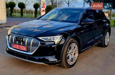 Позашляховик / Кросовер Audi e-tron 2019 в 