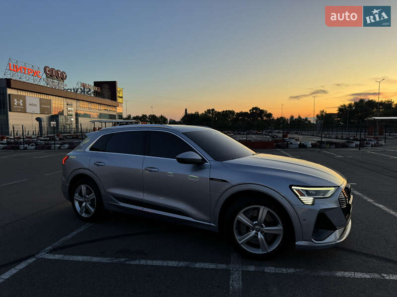 Позашляховик / Кросовер Audi e-tron 2019 в Києві