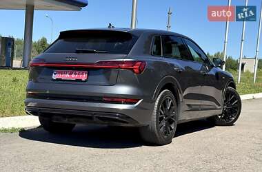 Позашляховик / Кросовер Audi e-tron 2022 в 