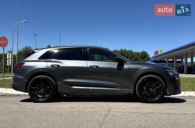 Позашляховик / Кросовер Audi e-tron 2022 в 