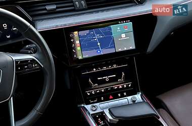 Позашляховик / Кросовер Audi e-tron 2022 в 