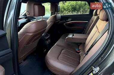 Позашляховик / Кросовер Audi e-tron 2022 в 
