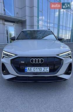 Внедорожник / Кроссовер Audi e-tron 2020 в 