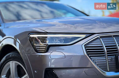 Позашляховик / Кросовер Audi e-tron 2020 в 