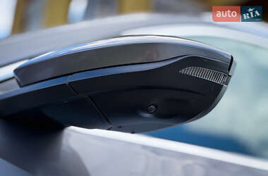 Позашляховик / Кросовер Audi e-tron 2020 в 