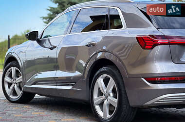 Позашляховик / Кросовер Audi e-tron 2020 в 