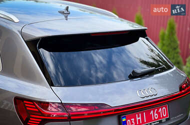Позашляховик / Кросовер Audi e-tron 2020 в 