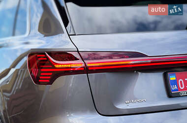 Позашляховик / Кросовер Audi e-tron 2020 в 