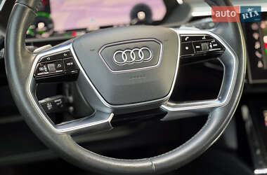 Позашляховик / Кросовер Audi e-tron 2020 в 