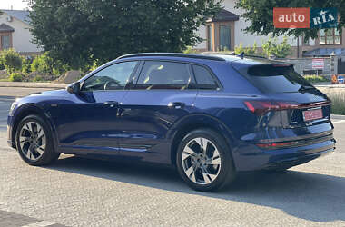 Внедорожник / Кроссовер Audi e-tron 2021 в 