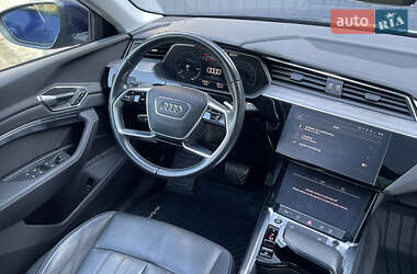 Внедорожник / Кроссовер Audi e-tron 2021 в 