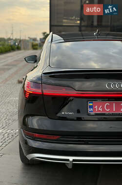 Внедорожник / Кроссовер Audi e-tron 2022 в 