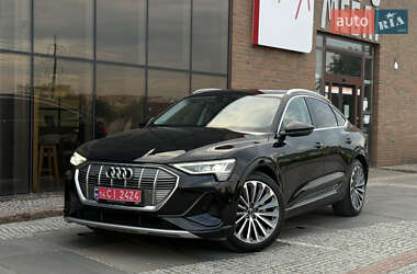 Внедорожник / Кроссовер Audi e-tron 2022 в 