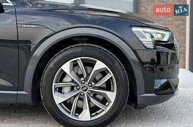 Внедорожник / Кроссовер Audi e-tron 2020 в 