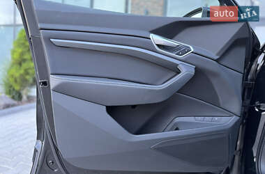 Внедорожник / Кроссовер Audi e-tron 2020 в 