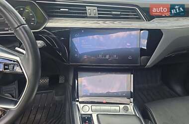 Позашляховик / Кросовер Audi e-tron 2019 в 
