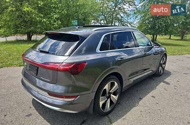 Позашляховик / Кросовер Audi e-tron 2019 в 