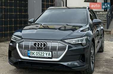 Позашляховик / Кросовер Audi e-tron 2020 в Вараші
