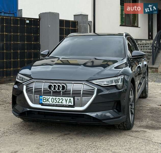 Позашляховик / Кросовер Audi e-tron 2020 в 
