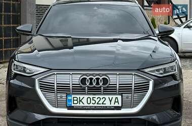 Позашляховик / Кросовер Audi e-tron 2020 в 