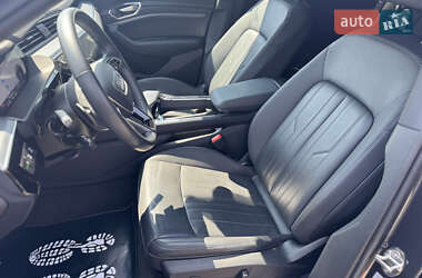 Позашляховик / Кросовер Audi e-tron 2022 в 