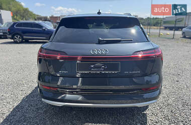 Позашляховик / Кросовер Audi e-tron 2022 в 