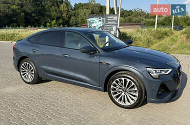 Позашляховик / Кросовер Audi e-tron 2022 в 