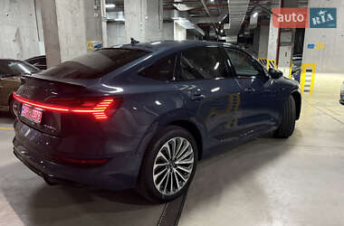 Позашляховик / Кросовер Audi e-tron 2022 в 