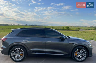 Внедорожник / Кроссовер Audi e-tron 2022 в 