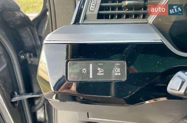 Внедорожник / Кроссовер Audi e-tron 2022 в 