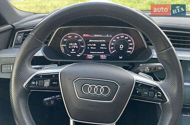 Внедорожник / Кроссовер Audi e-tron 2022 в 