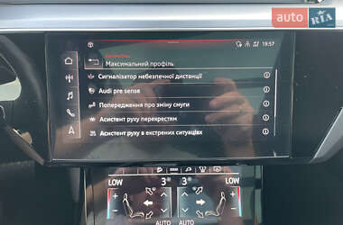 Внедорожник / Кроссовер Audi e-tron 2022 в 