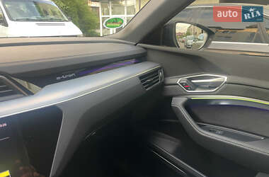 Внедорожник / Кроссовер Audi e-tron 2022 в 