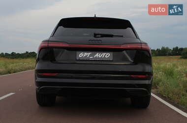 Внедорожник / Кроссовер Audi e-tron 2022 в 