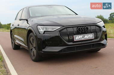 Внедорожник / Кроссовер Audi e-tron 2022 в 