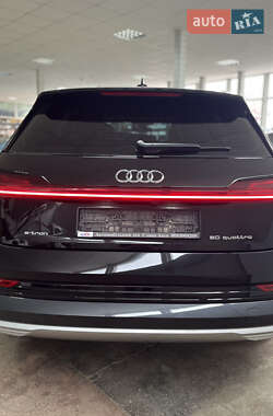 Внедорожник / Кроссовер Audi e-tron 2019 в 