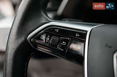 Позашляховик / Кросовер Audi e-tron 2022 в 
