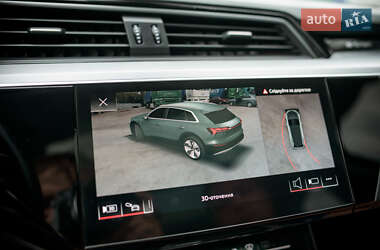 Позашляховик / Кросовер Audi e-tron 2022 в 