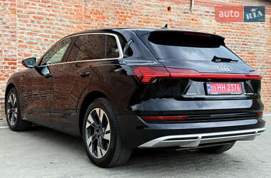 Внедорожник / Кроссовер Audi e-tron 2023 в 
