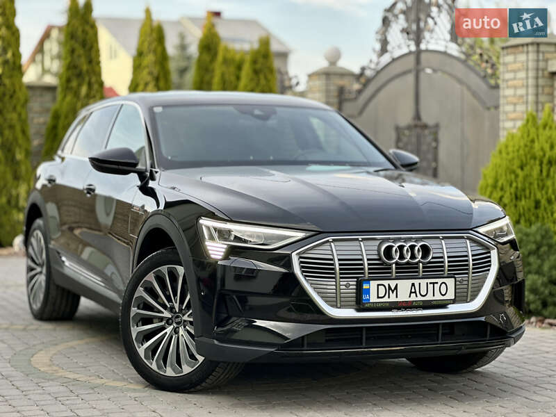 Позашляховик / Кросовер Audi e-tron 2022 в 