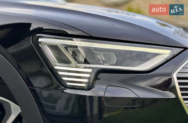 Позашляховик / Кросовер Audi e-tron 2022 в 