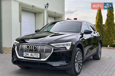 Позашляховик / Кросовер Audi e-tron 2022 в 