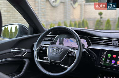 Позашляховик / Кросовер Audi e-tron 2022 в 